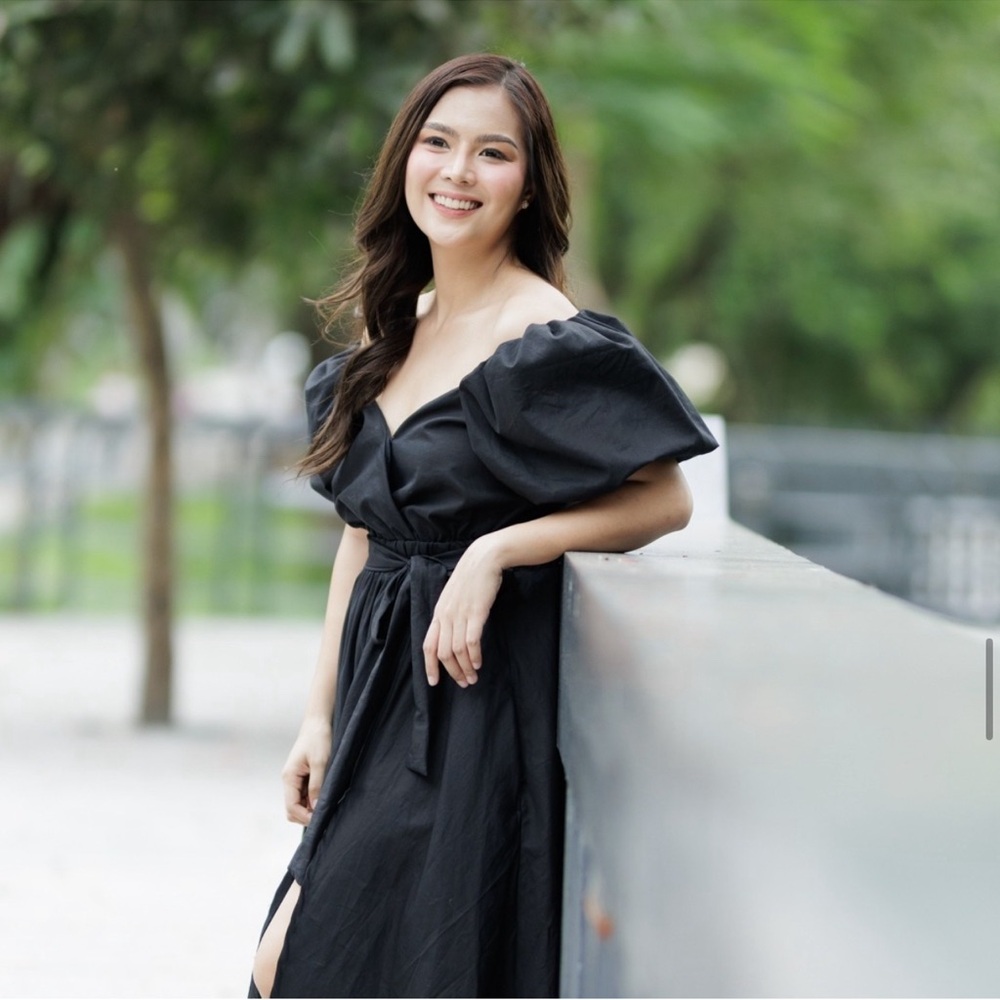 NWT Puff sleeve dress with slit